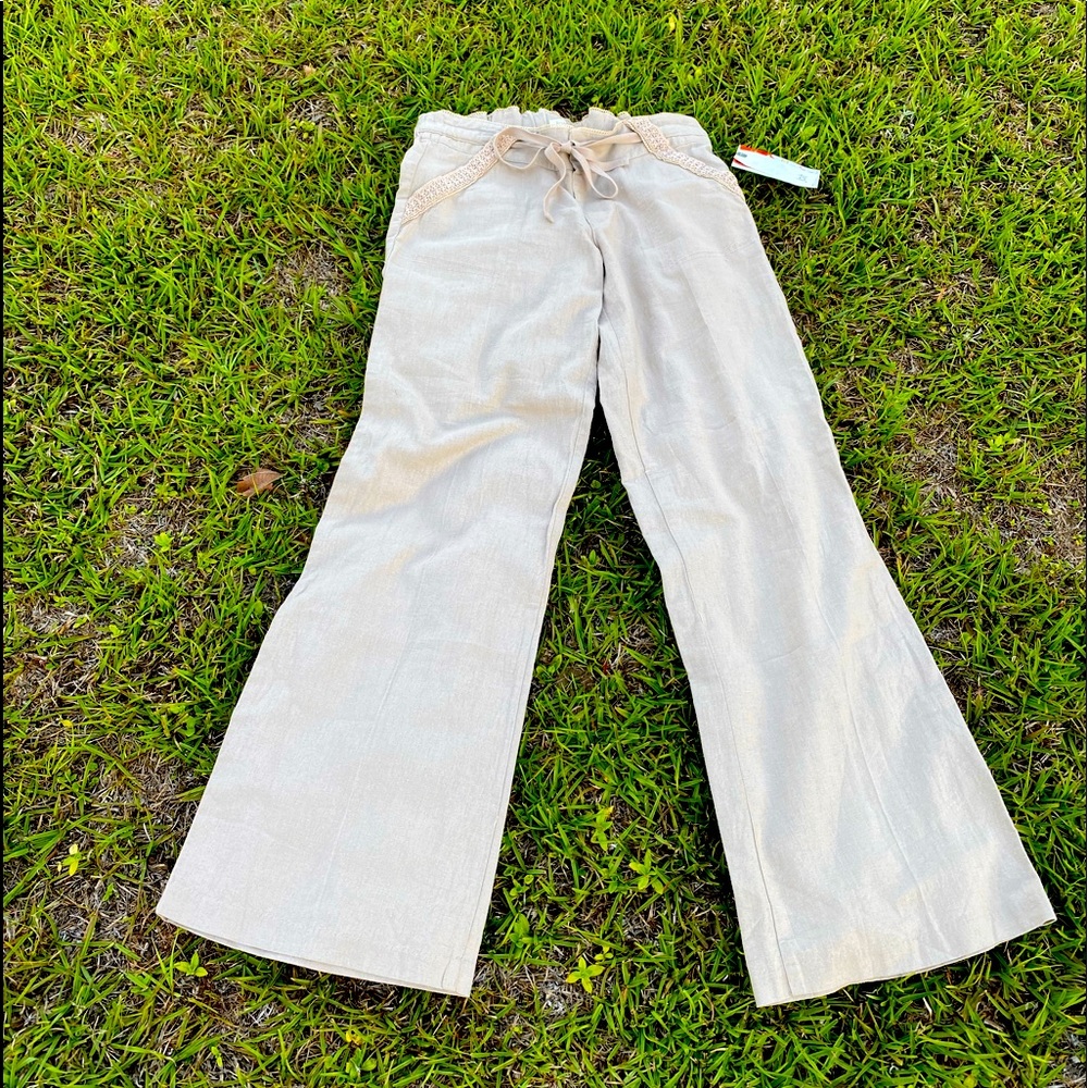 Linen wide leg pants super cute & comfy stretch in back with added embroidery.